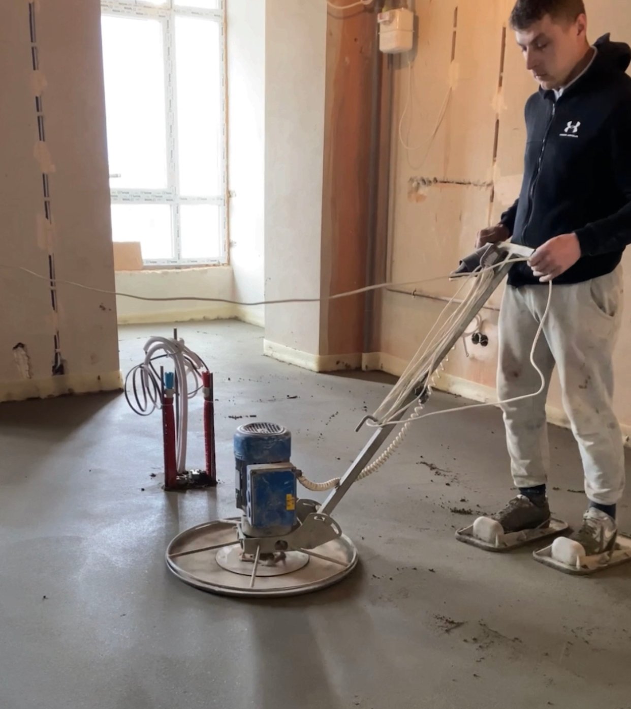 Затирання стяжки підлоги
